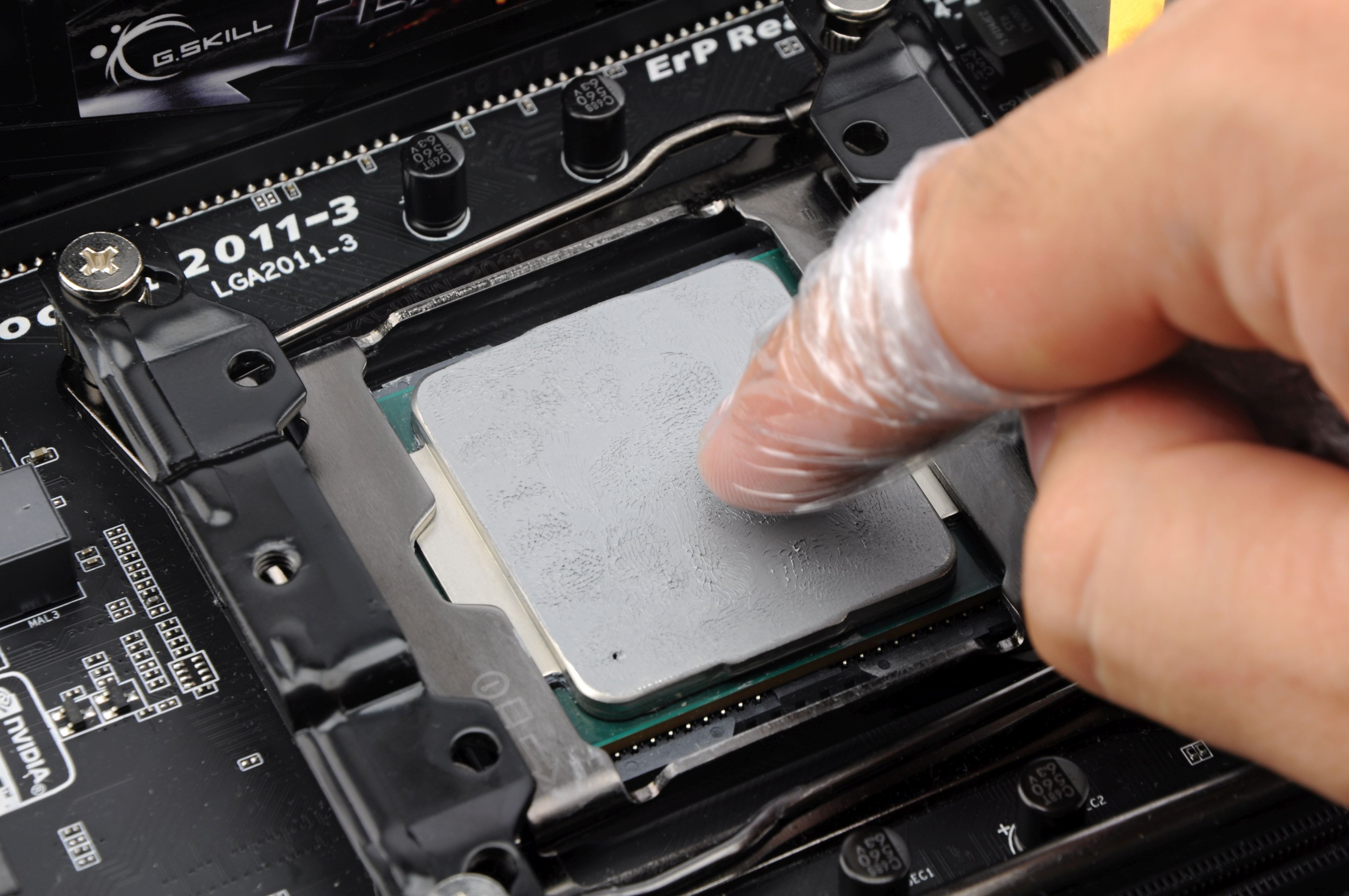 This Is Why You Should Use More Thermal Paste for Your CPU!