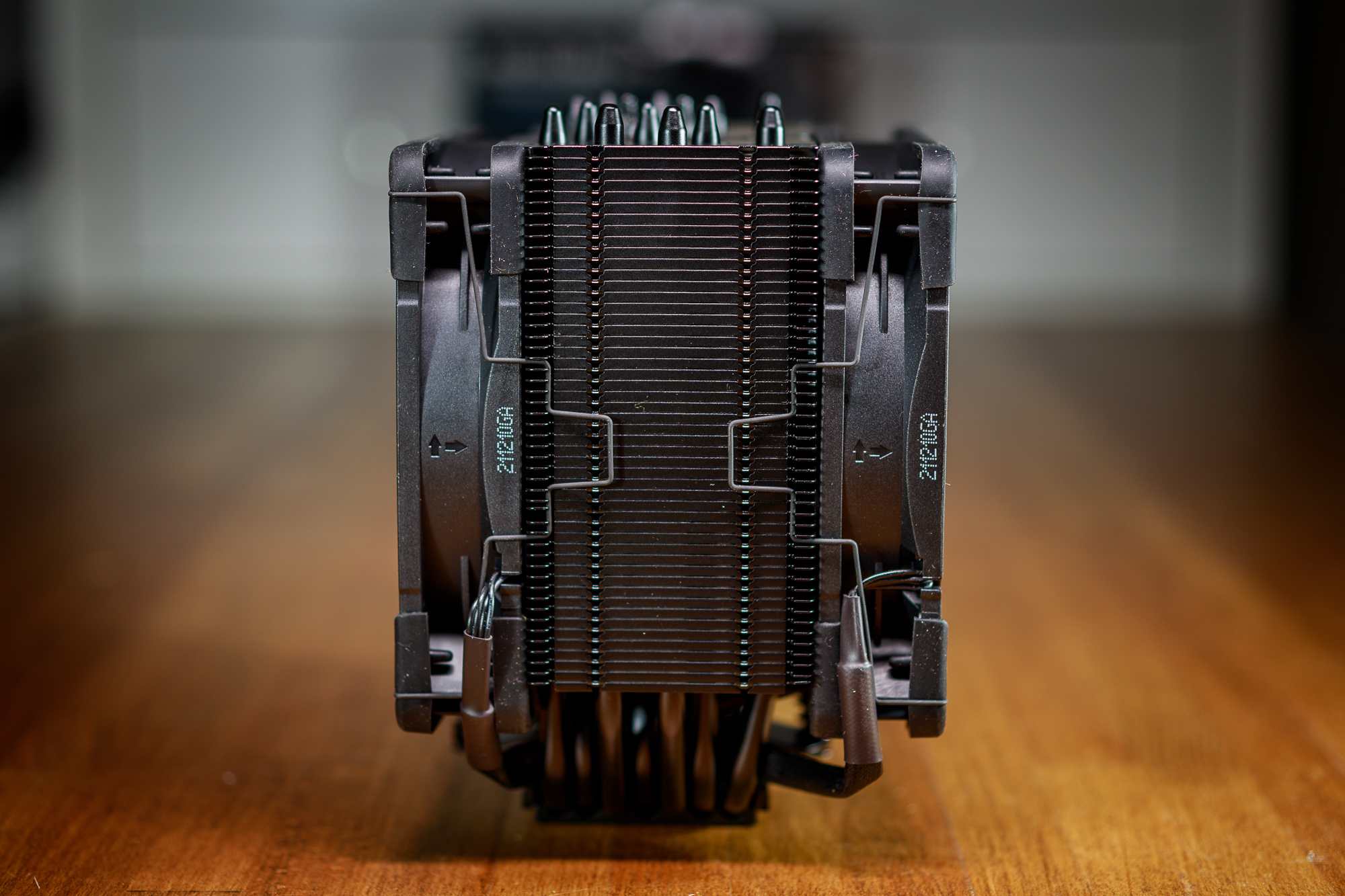 NH-U12A chromax.black 120mm CPU Cooler with two quiet NF-A12x25 fans