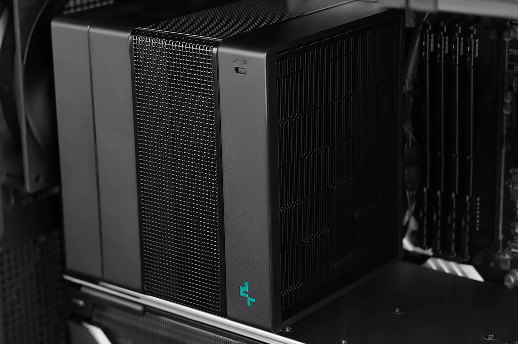 With Assassin IV, DeepCool changes customs of dual-tower coolers